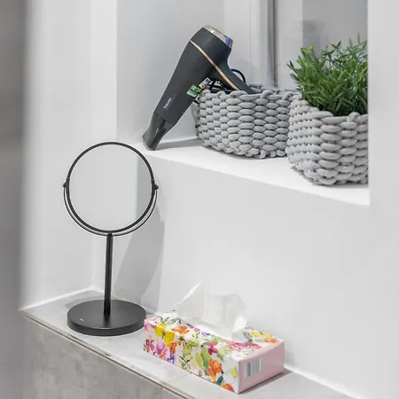 Frisch Renovierte - Zentral/ruhig/modern Apartamento