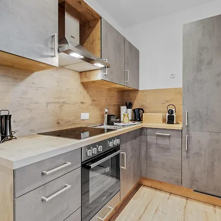 Frisch Renovierte - Zentral/ruhig/modern アパート *