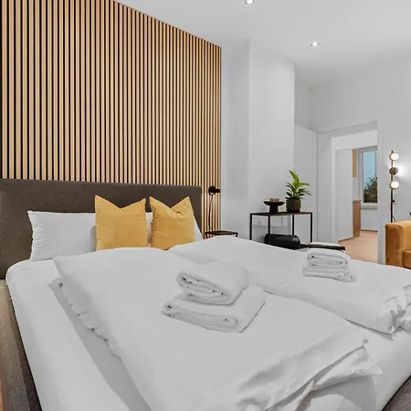 Frisch Renovierte - Zentral/ruhig/modern *