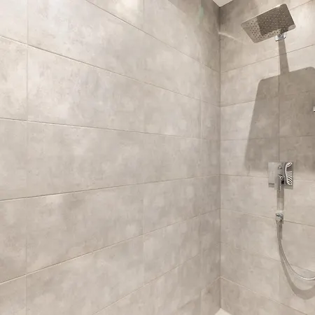 Frisch Renovierte - Zentral/ruhig/modern