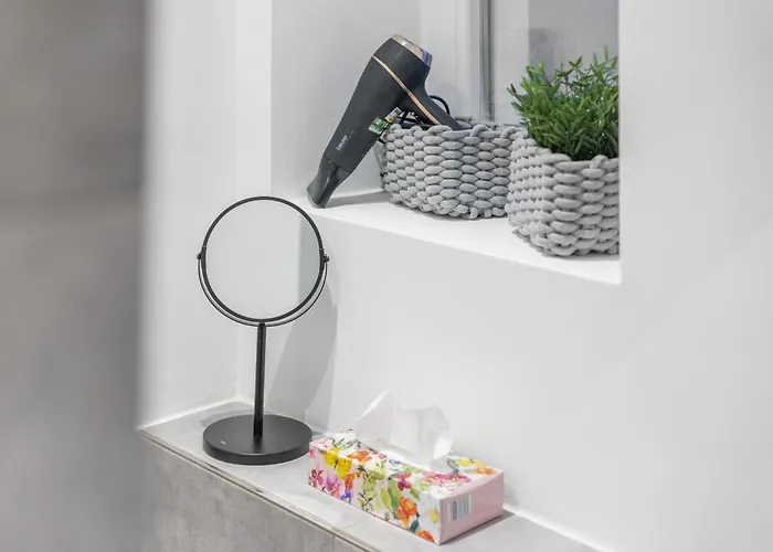 Frisch Renovierte - Zentral/ruhig/modern Apartamento